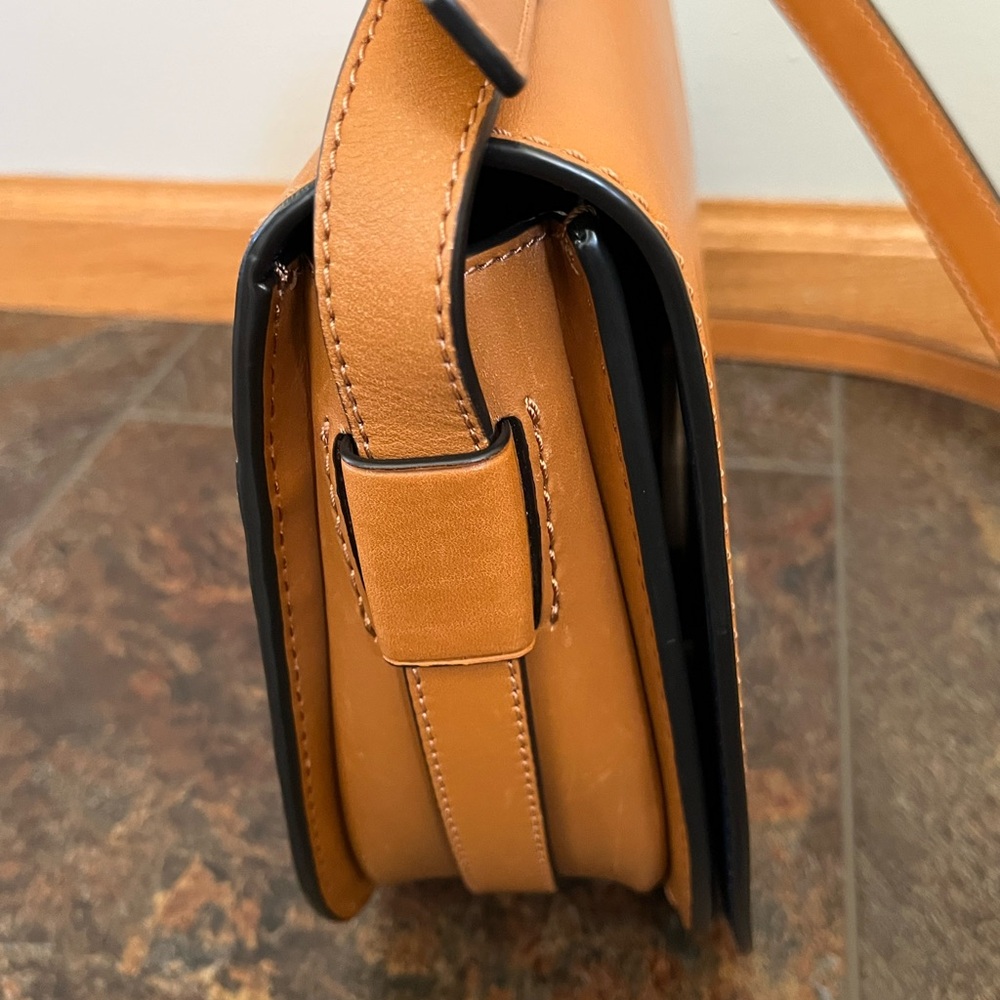 Tory Burch smooth leather crossbody minimalist saddle bag purse camello color - Picture 10 of 16